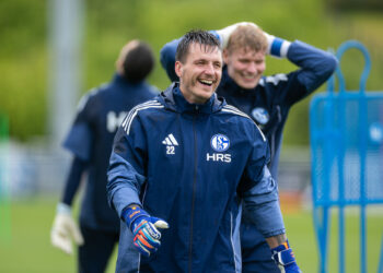 Kevin Müller ergänzte das Schalker Torwartgefüge ohne Anlaufschwierigkeiten. Nun soll der Routinier vertraglich gebunden werden. Foto: RHR-Foto/EWERT