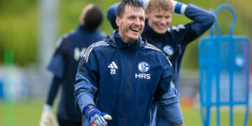 Kevin Müller ergänzte das Schalker Torwartgefüge ohne Anlaufschwierigkeiten. Nun soll der Routinier vertraglich gebunden werden. Foto: RHR-Foto/EWERT